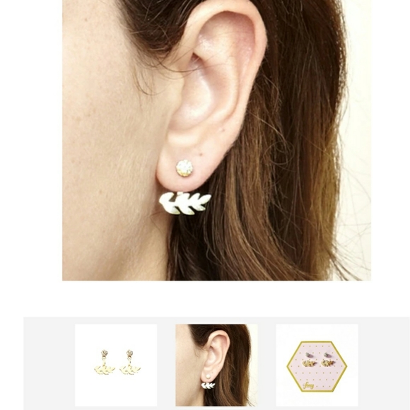 🇨🇦GARDENIA EARRINGS IN GOLD🇨🇦 - Picture 6 of 6